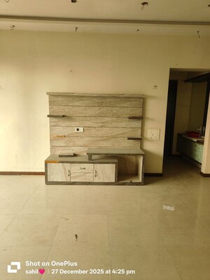 Furnished Amenities in 3 BHK Apartment at Ashok Towers, Parel – for Rent