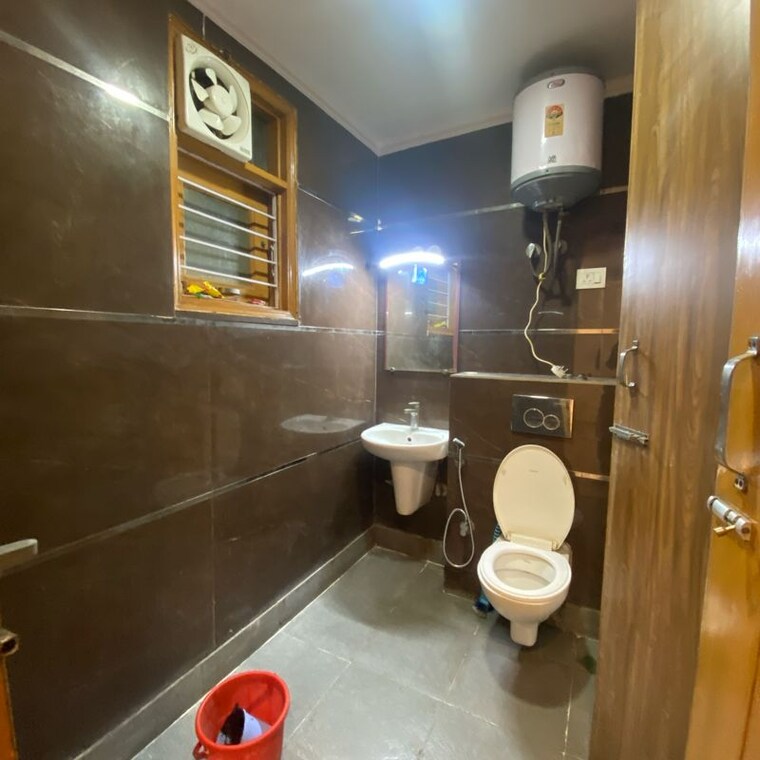Bathroom, chattarpur 3 Bedroom 1200 Sq.Ft. Builder Floor In Chattarpur Delhi 9755833