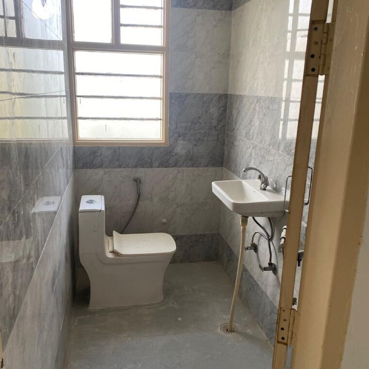 Bathroom, palam vihar extension 2.5 Bedroom 860 Sq.Ft. Builder Floor In Palam Vihar Extension Gurgaon 9755896