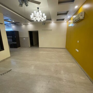 Room in 3 BHK Builder Floor at Sector 21d – for Rent