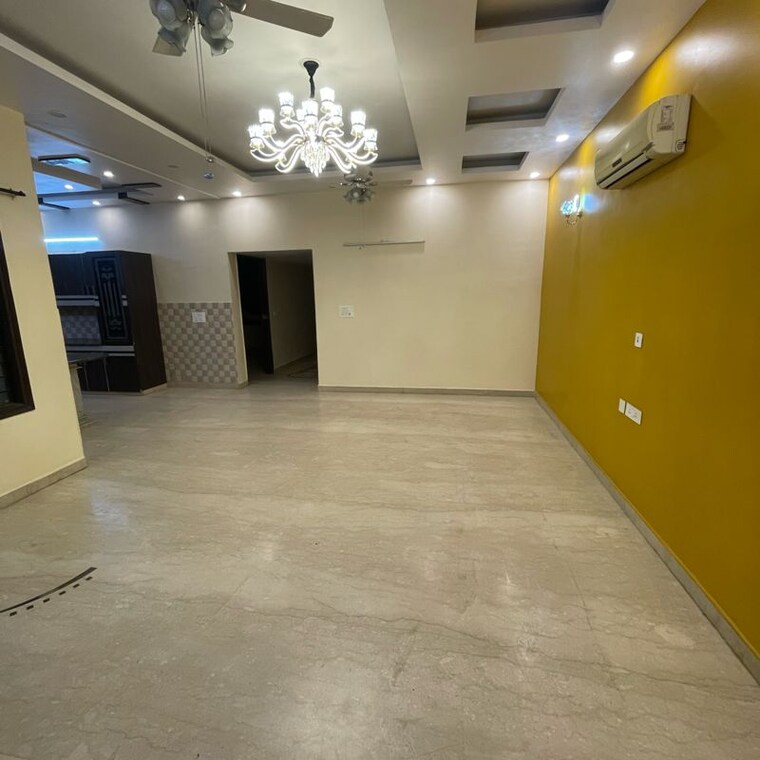 Room, sector 21d 3 Bedroom 350 Sq.Yd. Builder Floor In Sector 21d Faridabad 9755910