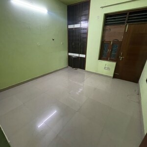Room in 3 BHK Builder Floor at Sector 21d – for Rent