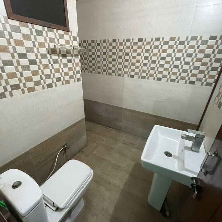 Team Area, sector 21d 3 Bedroom 350 Sq.Yd. Builder Floor In Sector 21d Faridabad 9755910