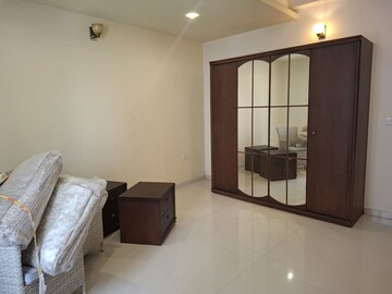 Room in 4 BHK Apartment at Banjara Hills – for Rent