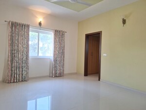 Room in 4 BHK Apartment at Banjara Hills – for Rent