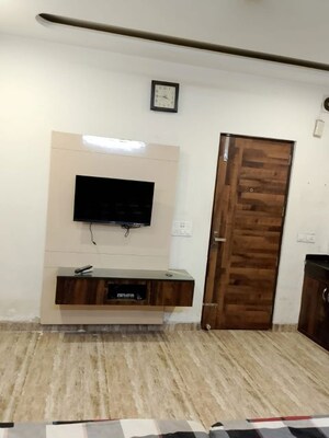 Furnished Amenities in 1 RK Builder Floor at Sushant Lok I – for Rent