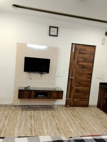 Furnished Amenities in 1 RK Builder Floor at Sushant Lok I – for Rent