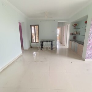 Room in 5 BHK Apartment at Emaar MGF The Palm Drive Villas, Sector 66 – for Rent