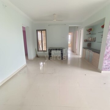 Room in 5 BHK Apartment at Emaar MGF The Palm Drive Villas, Sector 66 – for Rent