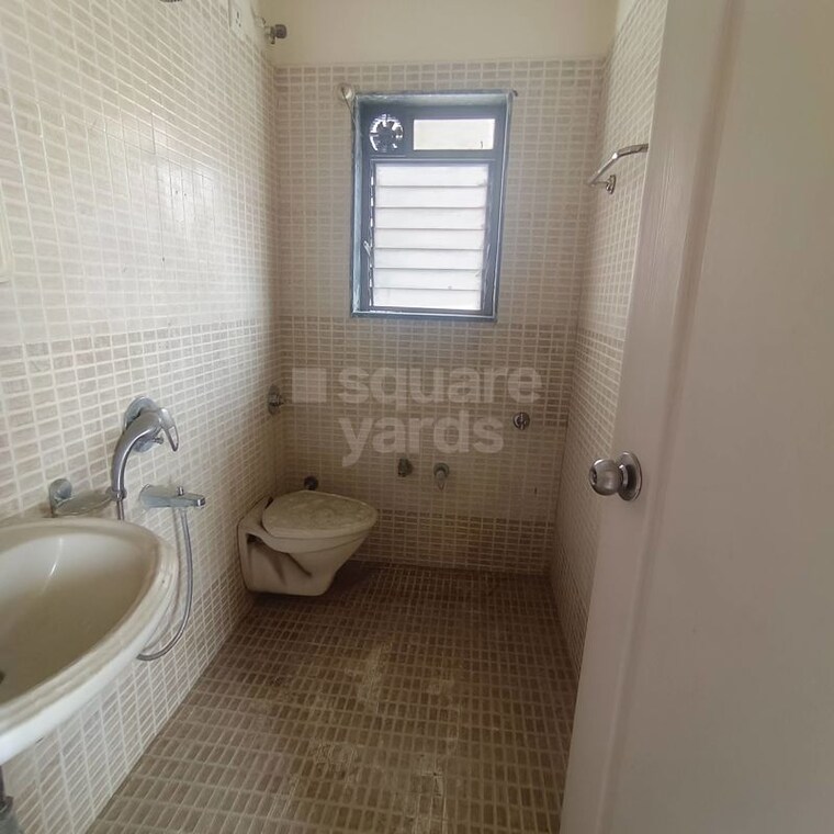 Bathroom, emaar-mgf-the-palm-drive-villas 5 Bedroom 4600 Sq.Ft. Apartment In Sector 66 Gurgaon 9755859