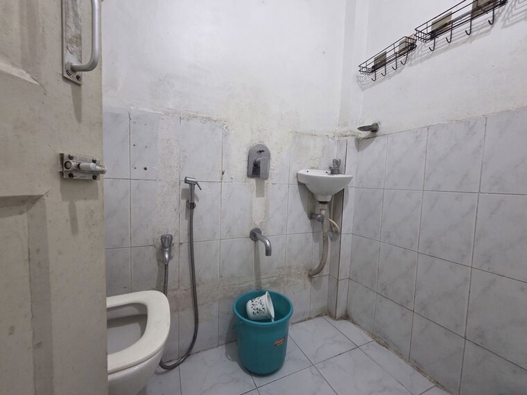 Bathroom, bimbisar-nagar 1 Bedroom 430 Sq.Ft. Apartment In Goregaon East Mumbai 9755923