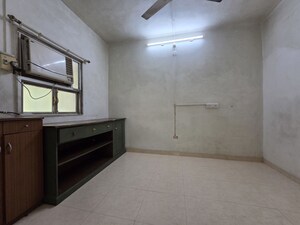 Room in 1 BHK Apartment at Radhika CHS Goregaon, Goregaon East – for Rent