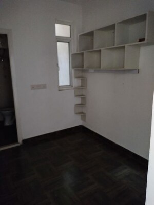 Room in 3 BHK Apartment at DLF Park Place, Sector 54 – for Rent