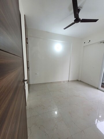 Room in 2.5 BHK Apartment at Smart World Gems, Sector 89 – for Rent