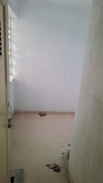 Room in 2 BHK Apartment at Dynamic Crest, Shilphata – for Sale