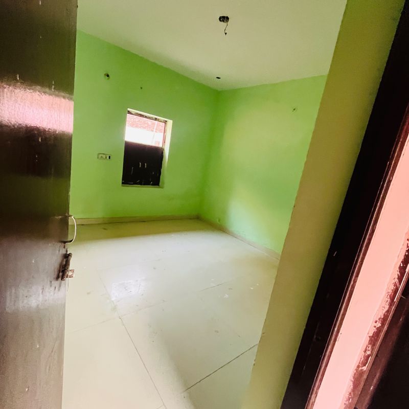 2 BHK Independent House For Rent in RWA Apartments Sector 121