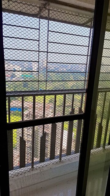 Room in 2 BHK Apartment at Dynamic Crest, Shilphata – for Sale