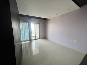 Room in 5 BHK Apartment at Adani Group Western Heights, Andheri West – for Rent