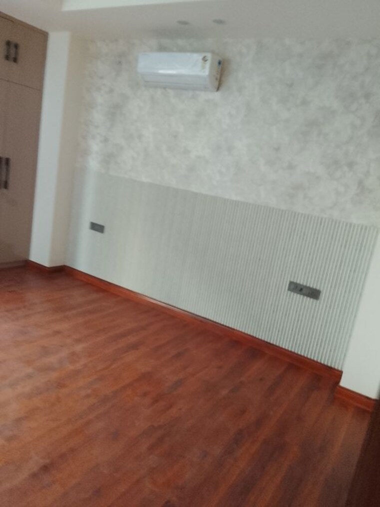 Room, palam vihar 3.5 Bedroom 270 Sq.Yd. Builder Floor In Palam Vihar Gurgaon 9756224