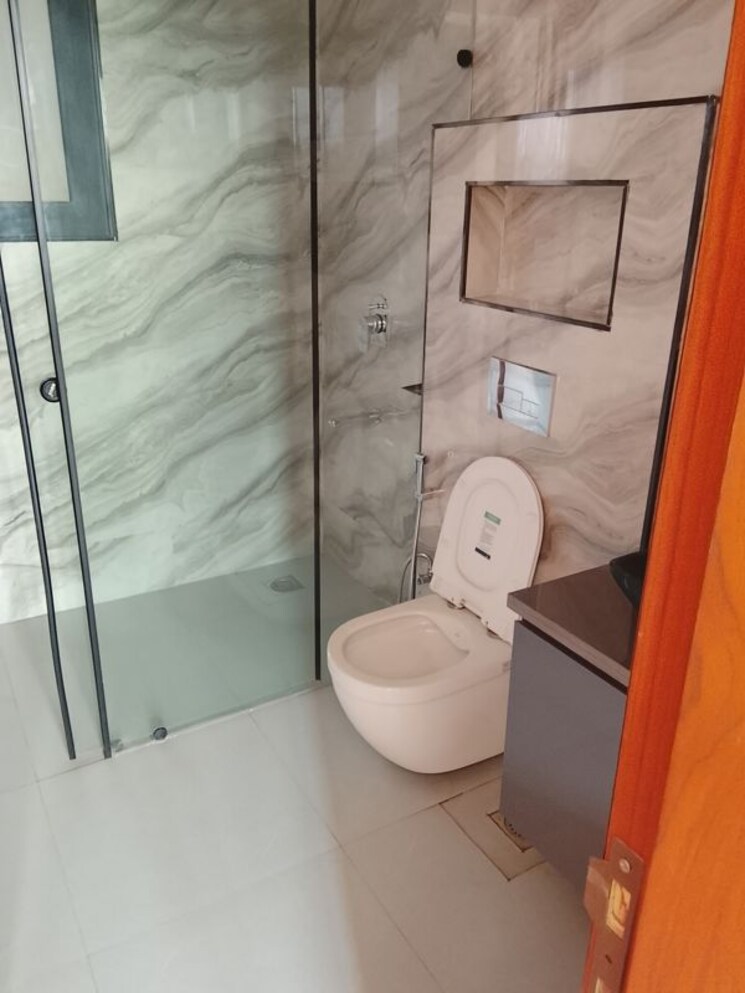 Bathroom, palam vihar 3.5 Bedroom 270 Sq.Yd. Builder Floor In Palam Vihar Gurgaon 9756224