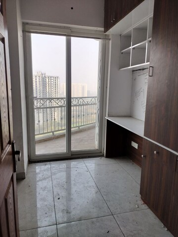 Room in 2.5 BHK Apartment at Urbtech Hilston, Sector 79 – for Rent
