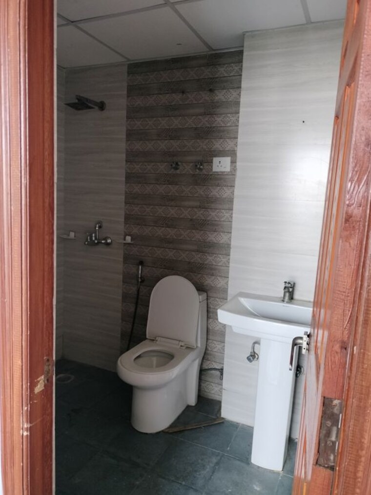 Bathroom, urbtech-hilston 2.5 Bedroom 1310 Sq.Ft. Apartment In Sector 79 Noida 9756245