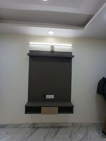 Furnished Amenities in 2 BHK Builder Floor at Laxmi Nagar – for Rent