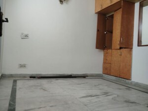 Room in 2.5 BHK Builder Floor at Uppal Southend, Sector 49 – for Rent