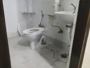 Bathroom in 2.5 BHK Builder Floor at Uppal Southend, Sector 49 – for Rent