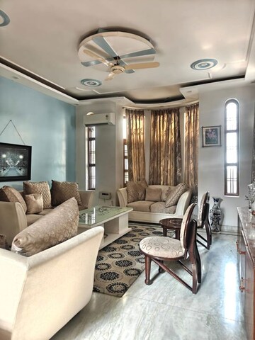 Living Room in 5 BHK Independent House at Sector 14 – for Rent