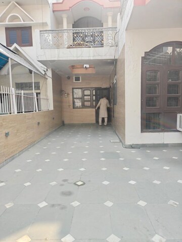 5 BHK Independent House – Entrance View at Sector 14 - for Rent