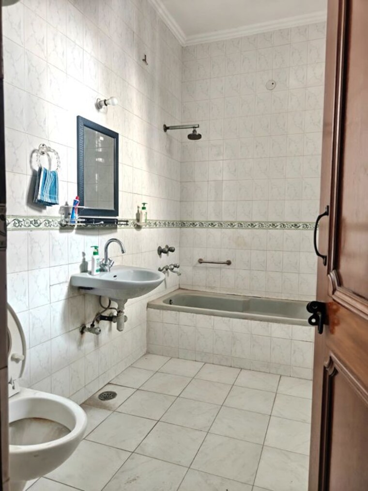 Bathroom, sector 14 5 Bedroom 3150 Sq.Ft. Independent House In Sector 14 Faridabad 9474810