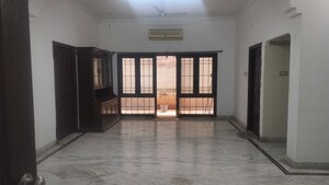 Room in 3 BHK Apartment at Jubilee Hills – for Rent