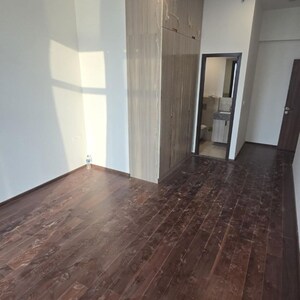 Room in 4 BHK Apartment at Piramal Mahalaxmi, Arthur rd – for Rent