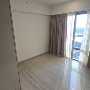 Room in 4 BHK Apartment at Piramal Mahalaxmi, Arthur rd – for Rent