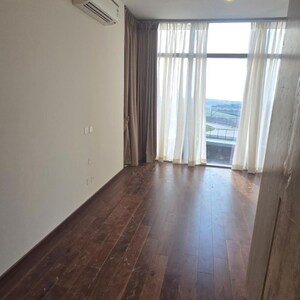 Room in 4 BHK Apartment at Piramal Mahalaxmi, Arthur rd – for Rent
