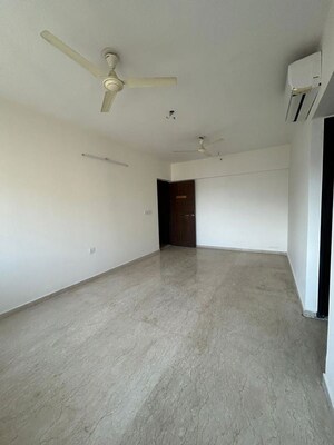 Room in 2.5 BHK Apartment at Lodha Splendora Platino, Ghodbunder Road – for Rent