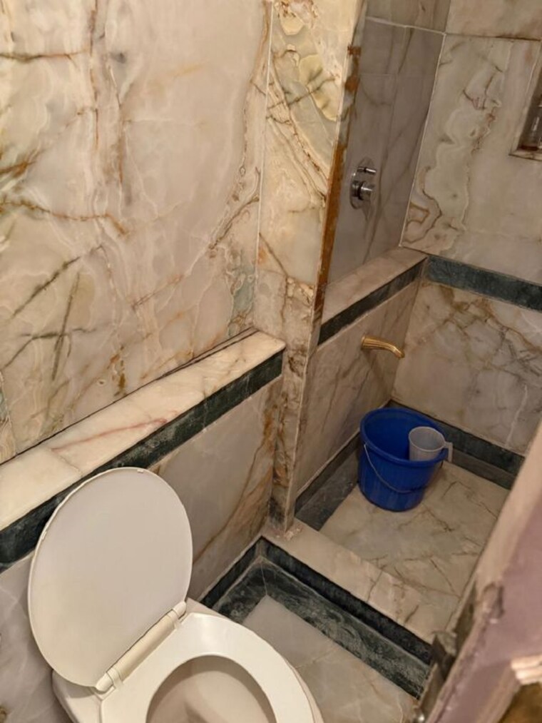 Bathroom, bandra west 3 Bedroom 1100 Sq.Ft. Apartment In Bandra West Mumbai 9756489
