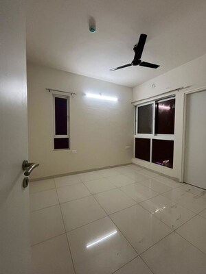 Room in 3 BHK Apartment at Godrej Green Vistas, Mahalunge – for Rent