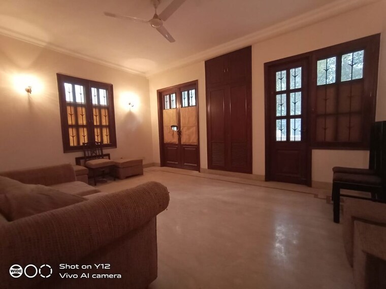 Room, panchsheel park 4 Bedroom 800 Sq.Yd. Builder Floor In Panchsheel Park Delhi 9756709