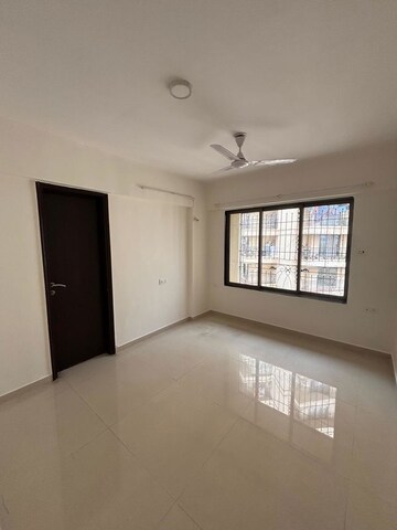 Room in 3 BHK Apartment at Lake Primrose, Powai – for Rent