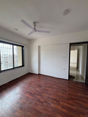 Room in 3 BHK Apartment at Lake Primrose, Powai – for Rent