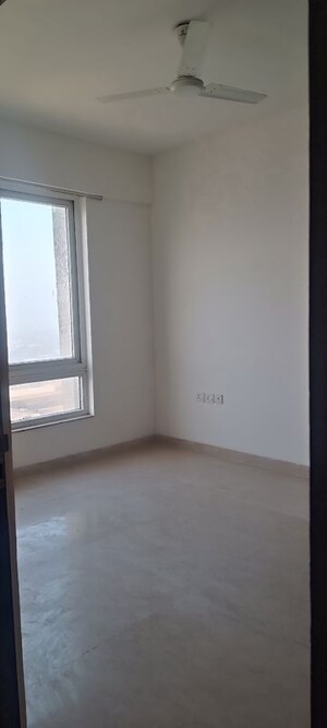 Room in 4 BHK Apartment at Puri Diplomatic Greens Phase I, Sector 111 – for Rent