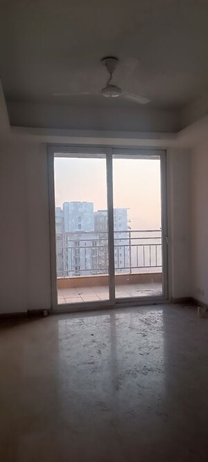 Room in 4 BHK Apartment at Puri Diplomatic Greens Phase I, Sector 111 – for Rent