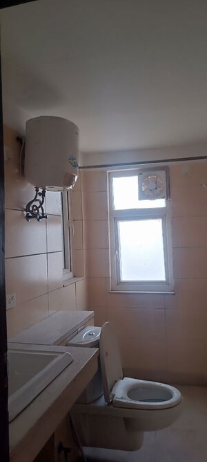 Room in 4 BHK Apartment at Puri Diplomatic Greens Phase I, Sector 111 – for Rent