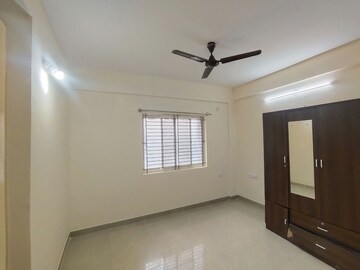 Room in 2 BHK Apartment at Hsr Layout – for Rent
