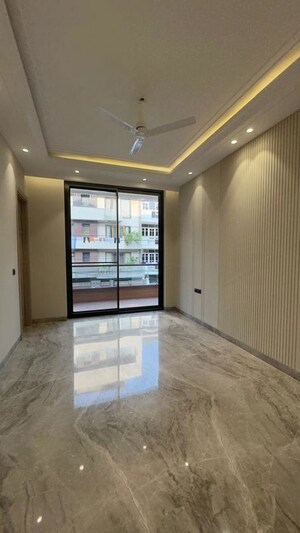 Room in 3 BHK Builder Floor at Greater Kailash – for Rent