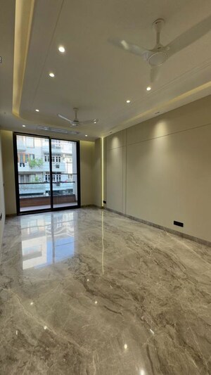 Room in 3 BHK Builder Floor at Greater Kailash – for Rent