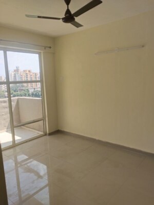 Room in 2 BHK Apartment at Pyramid Elite, Sector 86 – for Rent