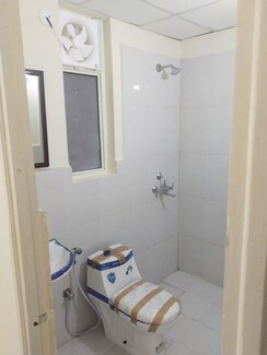 2 BHK Apartment For Rent in Pyramid Elite